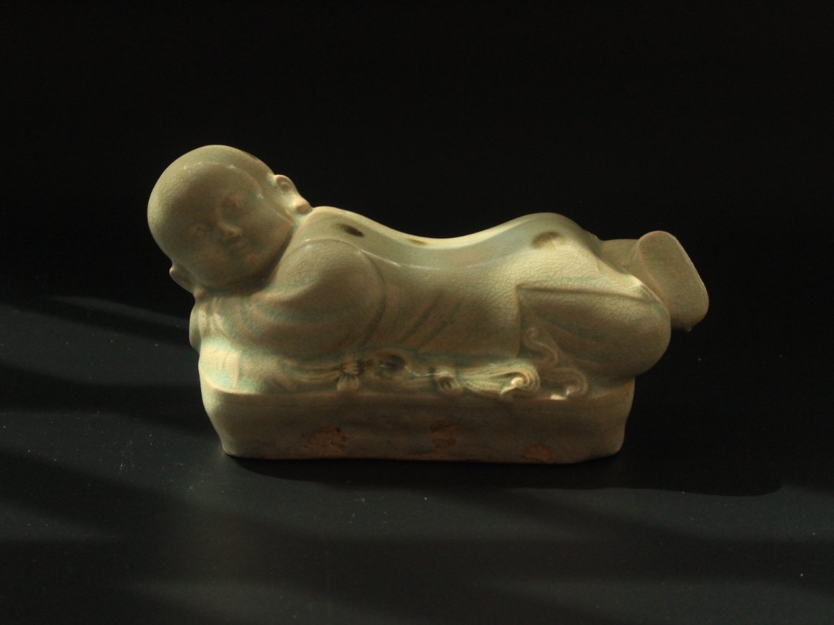 青瓷孩儿枕